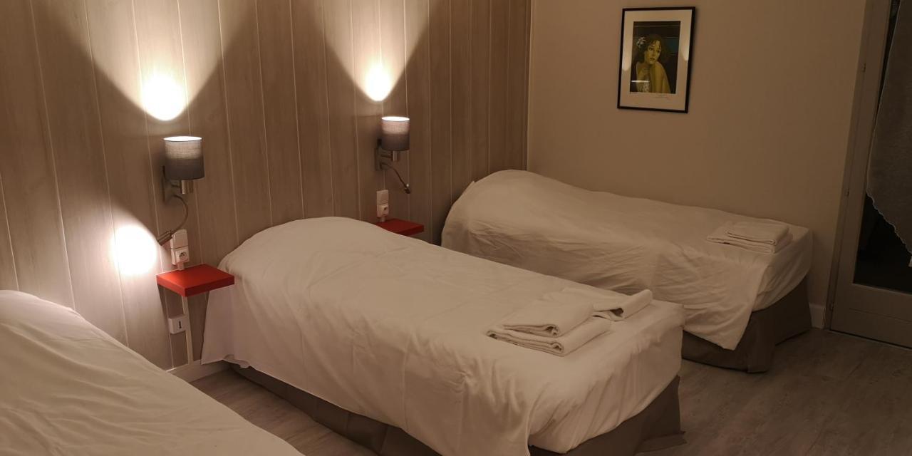 Hotel Du Cheval Blanc Cerizay Quarto foto